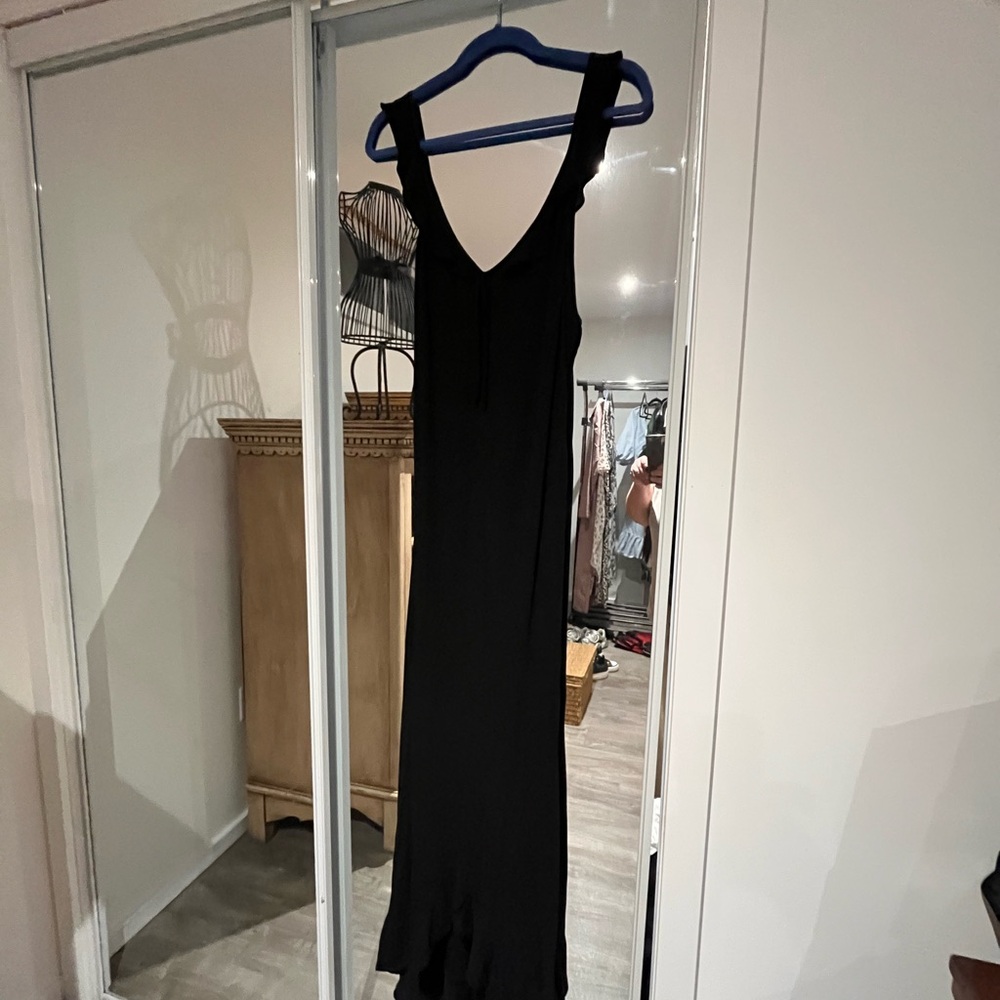 Wilfred Elegant Black Sleeveless Maxi Dress